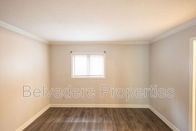 Building Photo - 102 Wafco Ln