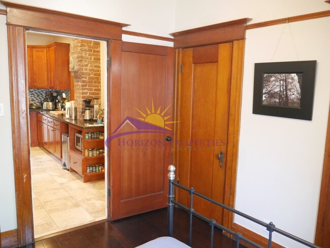 Building Photo - Unique 3 Bed 2 Bath 1,359 Sq. Ft. Midtown ...
