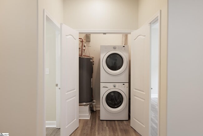 Building Photo - 1001 S Church St