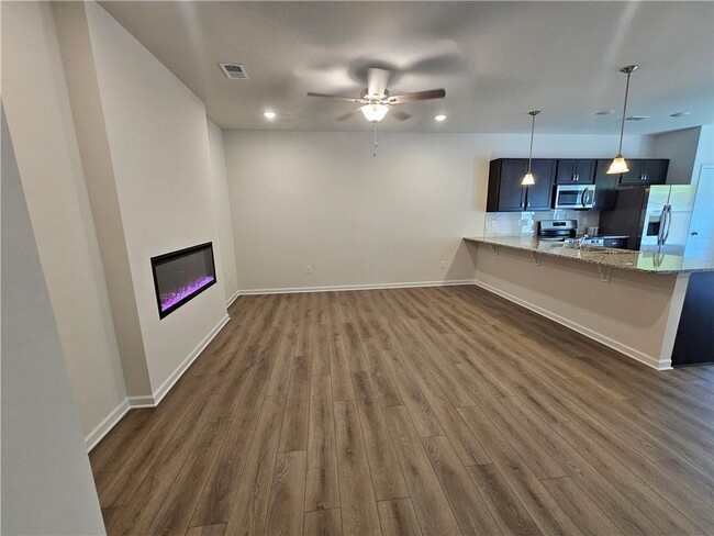 Building Photo - 2460 Ravencliff Dr