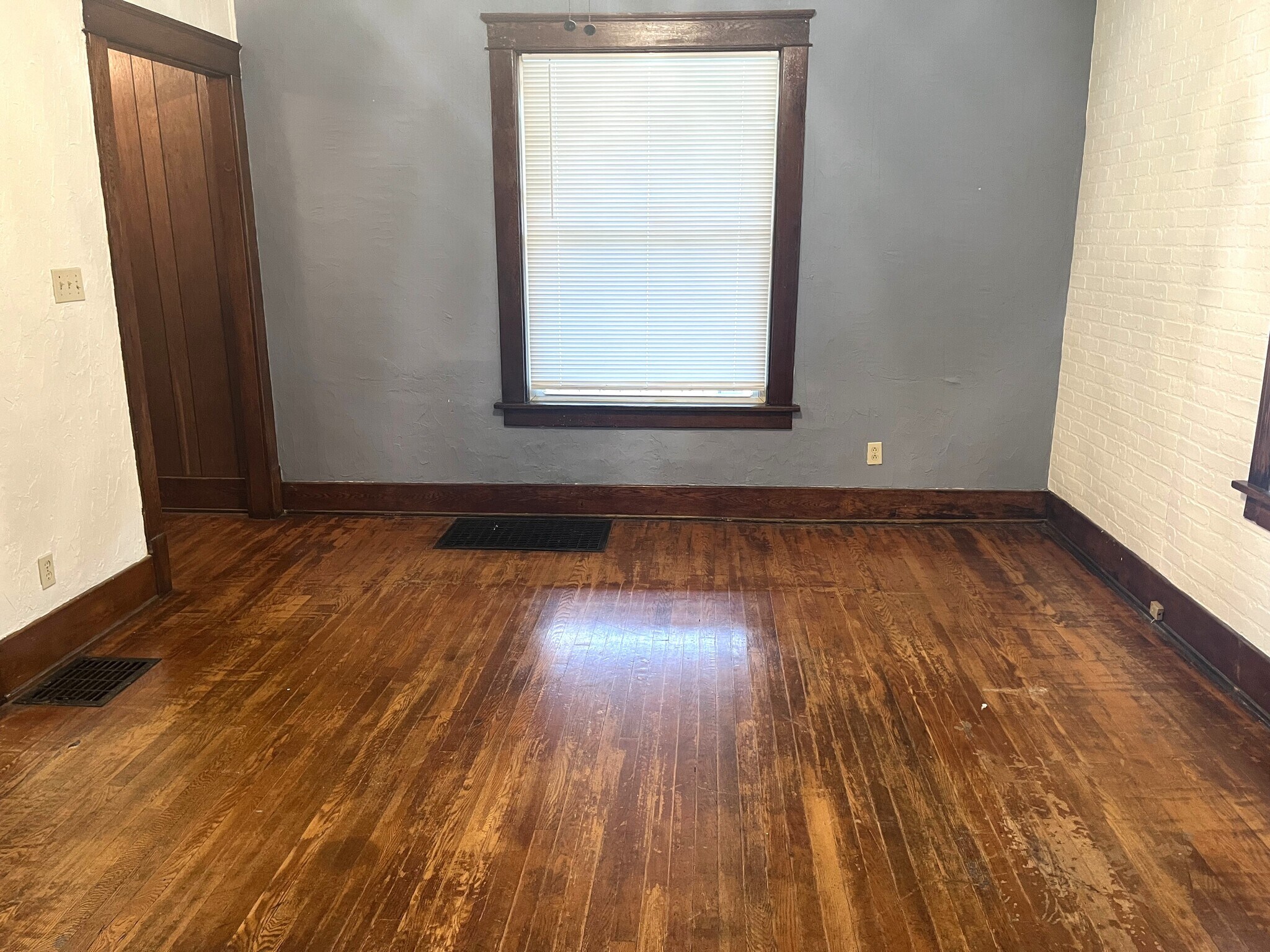 Building Photo - 1605 Chestnut St