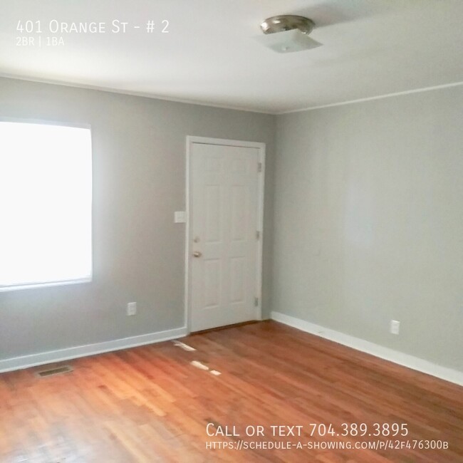 Building Photo - Updated Apartment 2 Bedrooms, First Floor ...