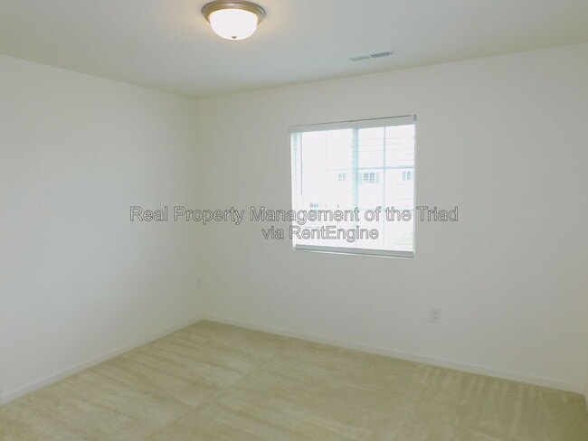 Building Photo - 719 Torbay Dr