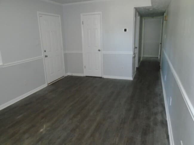 Building Photo - Village Green subdivision