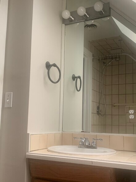 Bathroom - 219 E End Ave