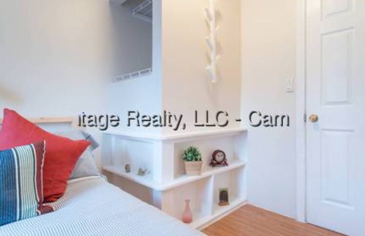 Building Photo - 256 Hurley St