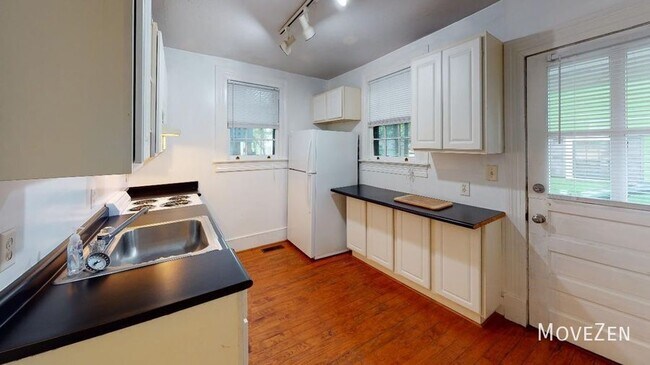 Building Photo - 111 Church St