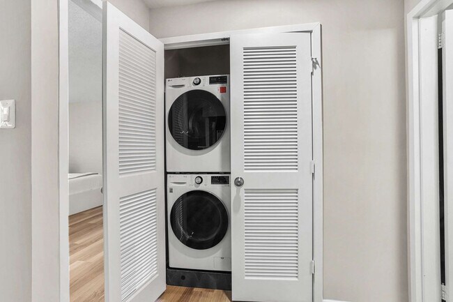 Building Photo - 1201 S Bell St