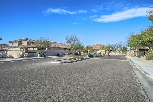 Building Photo - 7636 W Quail Track Dr