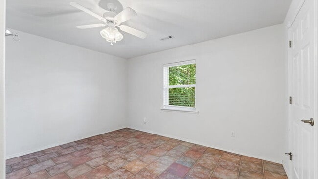 Building Photo - Serene Bella Vista Lakeside 4 bedroom