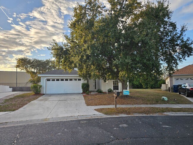 Building Photo - 627 25th Dr E