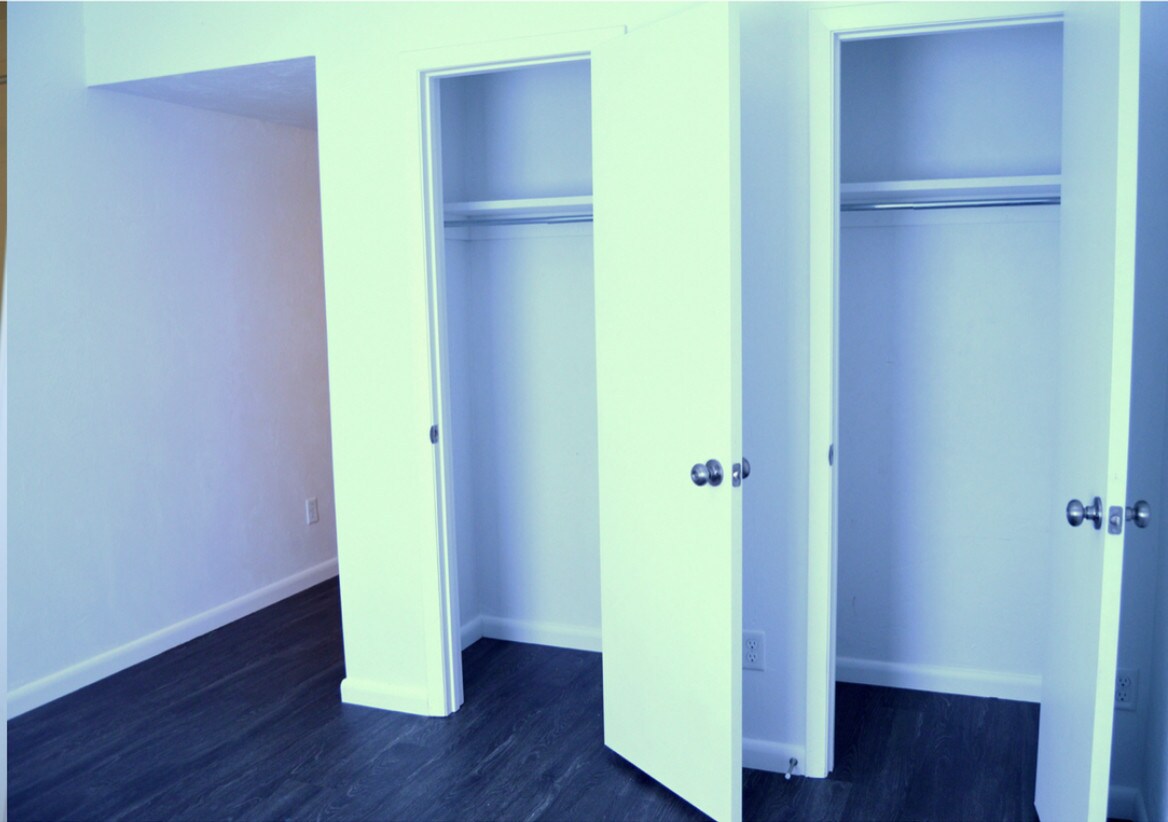 Building Photo - 1800 vics way