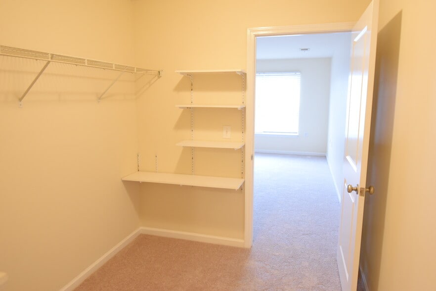 Building Photo - 632 Condo Club Dr