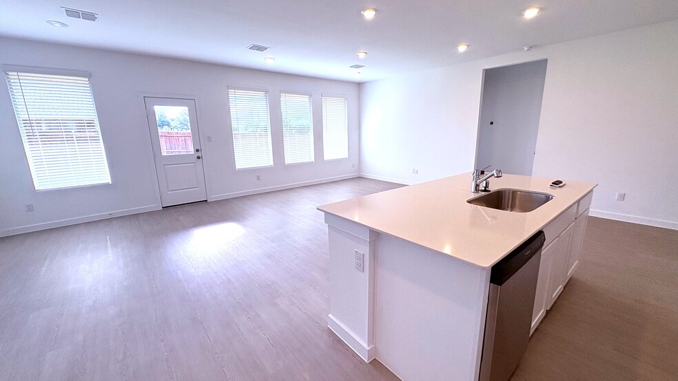 Building Photo - 341 Sedalia Trl