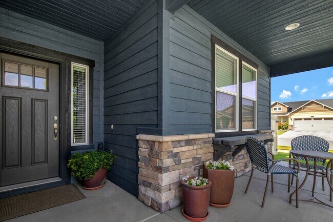 Building Photo - 3 - Bedroom Meridian home on corner lot!!