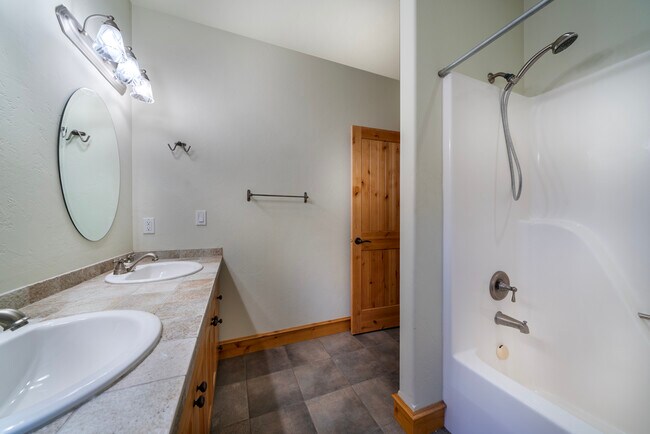 Building Photo - 150 Adams St