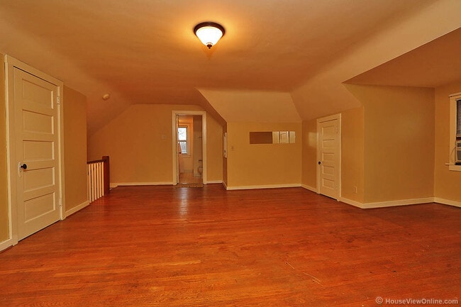 Building Photo - Three Story House Close to SEMO - June 2026- May 2027 Lease