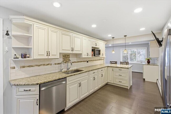 Building Photo - 473 Lincoln Dr