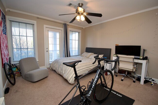 Building Photo - Spacious 3-Bedroom Condo Near Auburn University!