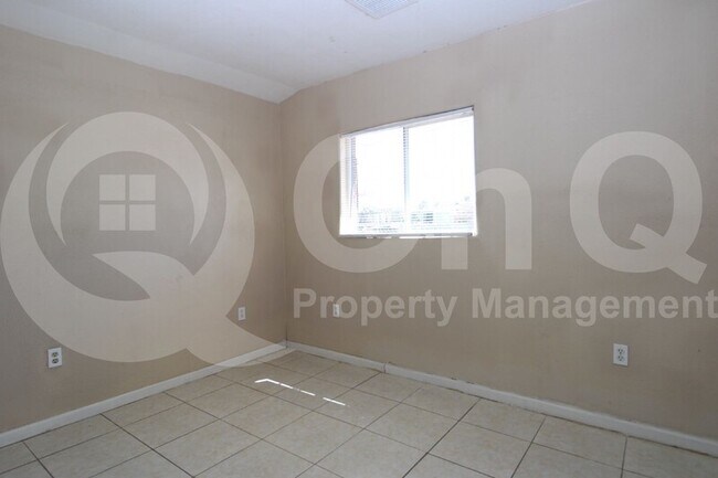 Building Photo - 3206 W Cypress St