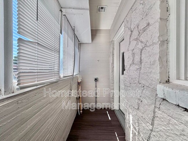 Building Photo - 1436 NE 8th St