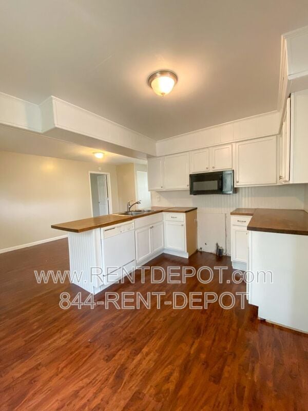 Building Photo - 2035 Hicks Dr