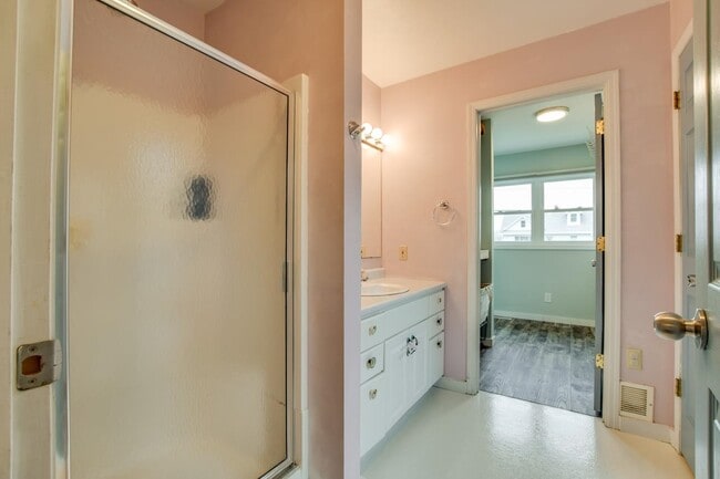 Building Photo - 7227 Maywood Ave