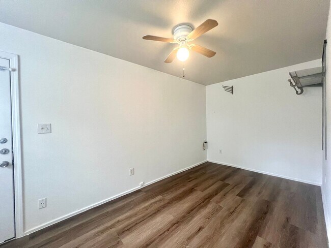 Building Photo - 1036 E 43rd St