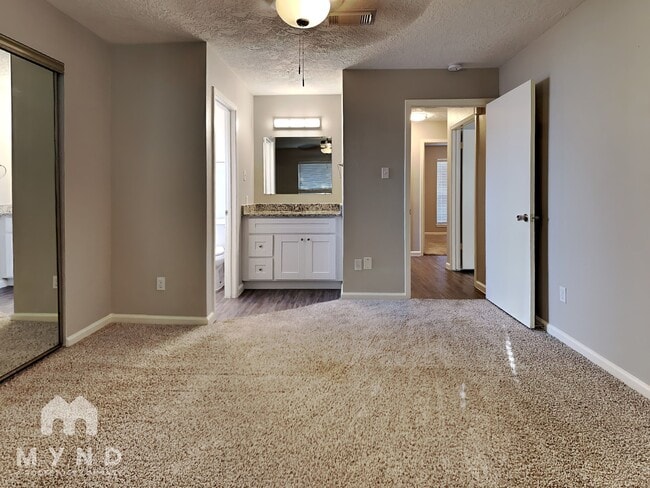 Building Photo - 11923 Medicine Bow Cir