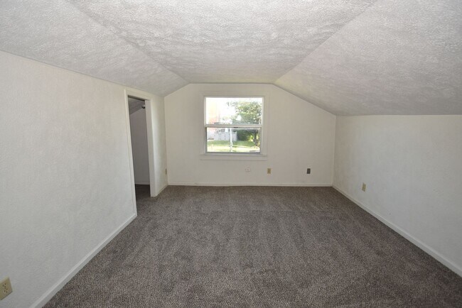 Building Photo - 507 Lincolnway E