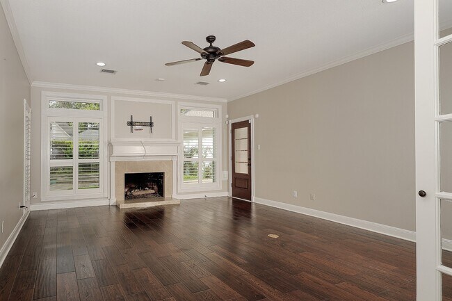Building Photo - 2 Silverstrand Pl