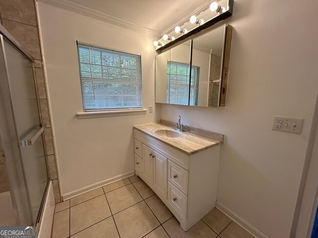 Building Photo - 5 Indianola Dr