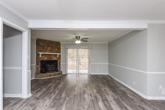 Building Photo - 2104 Hillbeck Dr