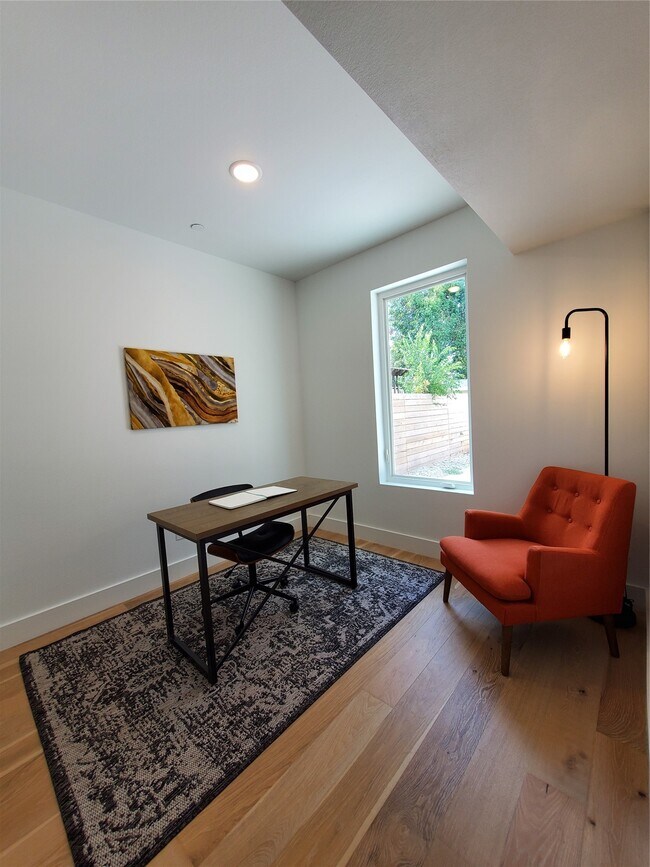 Building Photo - 1003 Kern St