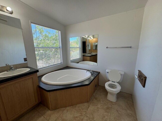 Building Photo - 3-Bed, 2-Bath Lucerne Valley Home with Spa...