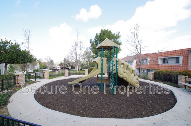 Building Photo - 248 Green Heath Pl