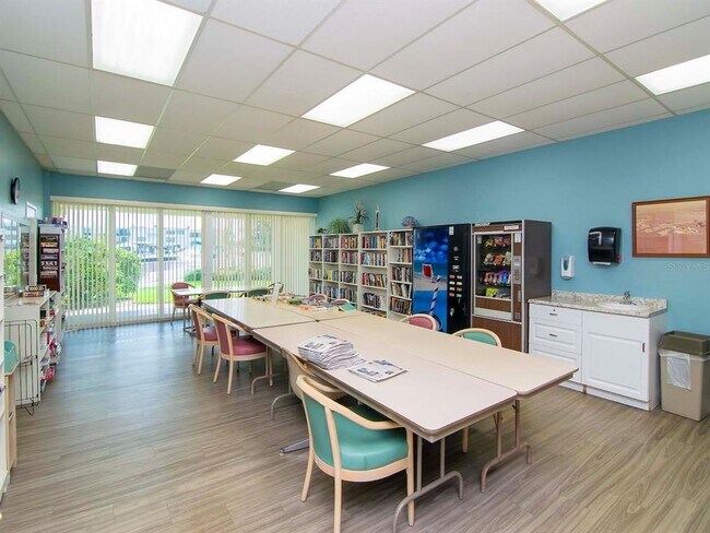 Building Photo - 7540 Bay Island Dr S