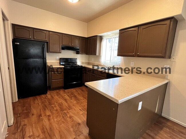 Building Photo - Two Bedroom in Oak Flower Neighborhood *MO...