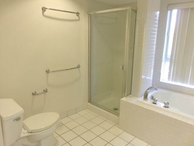 Building Photo - T0365 - MOANALUA VILLAGE #11H