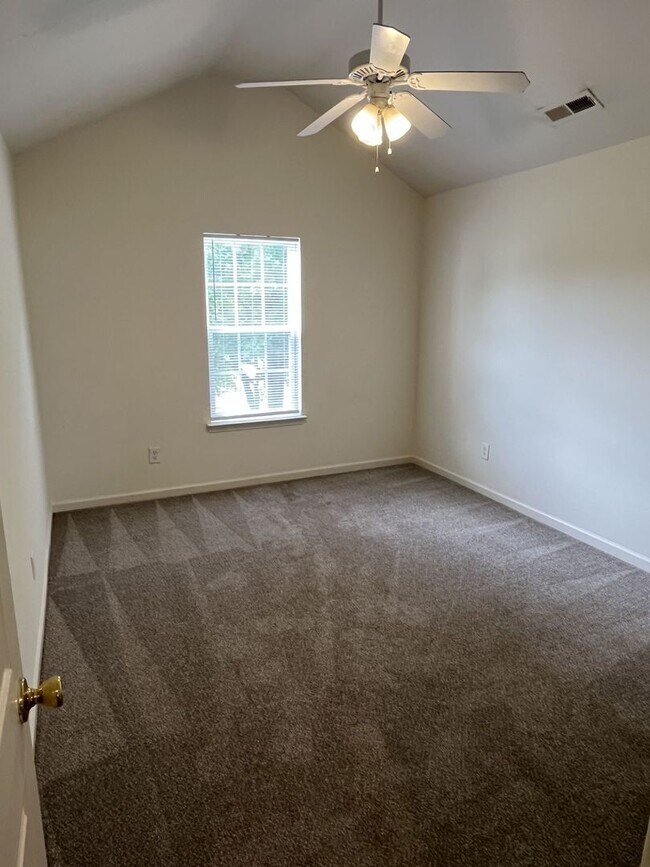 Building Photo - Lovely 3 Bed, 2.5 Bath home in Havenbrook