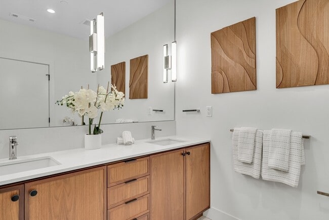 Building Photo - 566 Columbus Ave