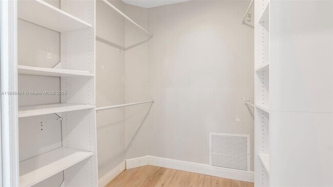 Building Photo - 909 Garnet Cir
