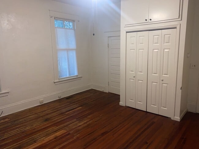 Building Photo - r1919