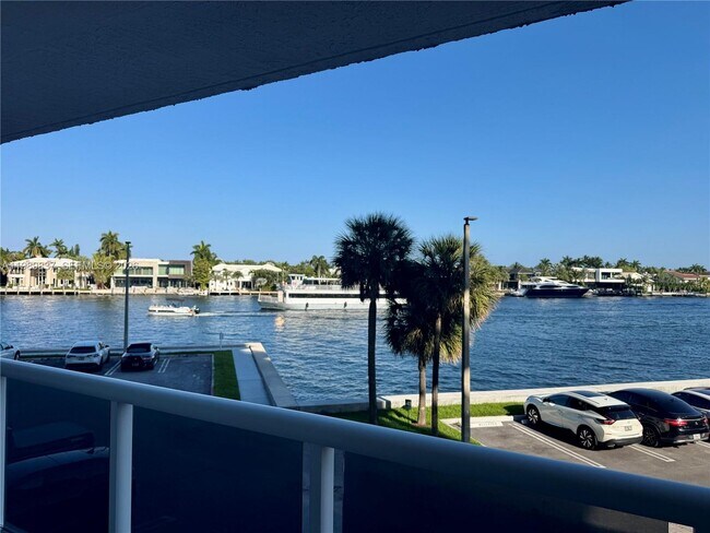 Building Photo - 20515 E Country Club Dr