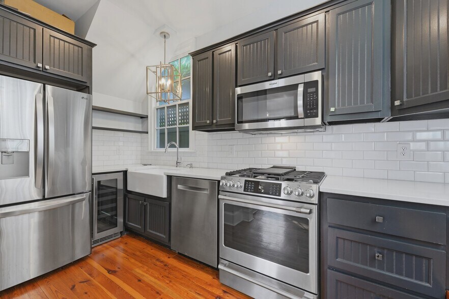 Building Photo - 9 Bogard St