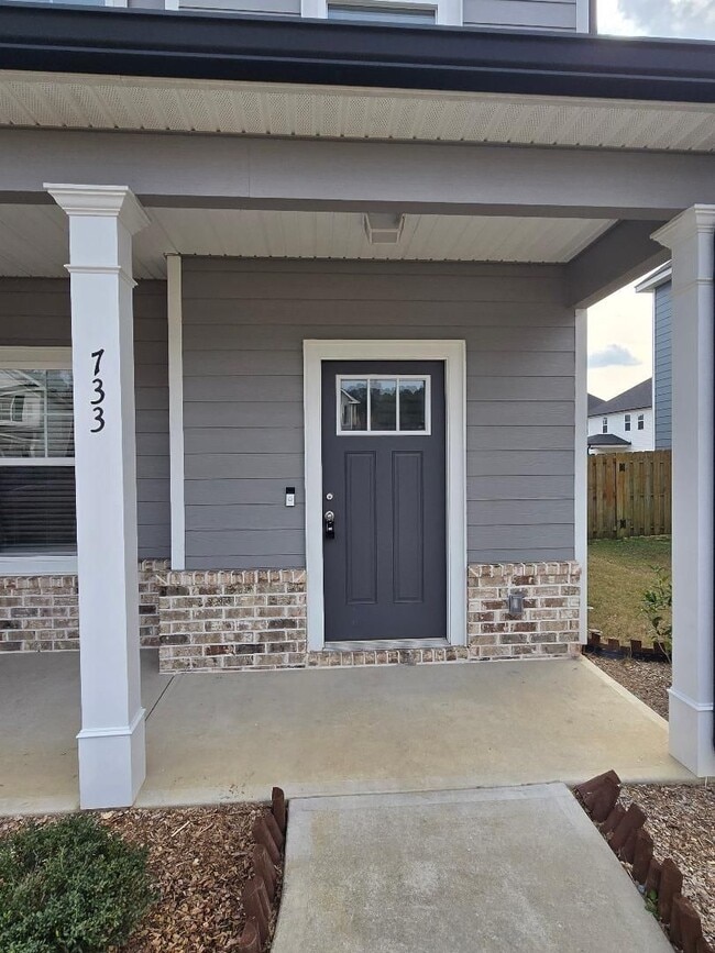 Building Photo - 733 Courtland Ln