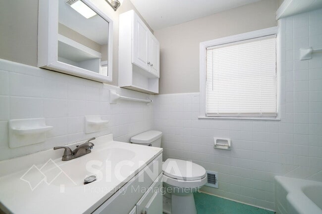 Building Photo - 912 2nd Ave