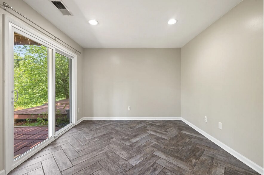 Building Photo - 45537 Lake Haven Ter