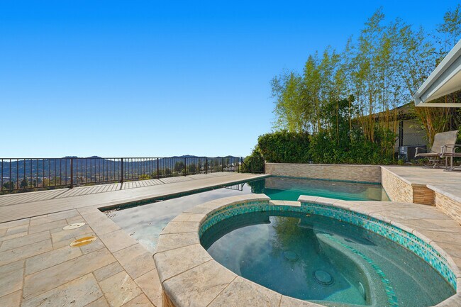 Building Photo - 5527 Burning Tree Dr