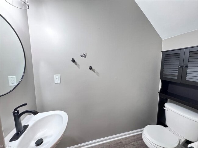 Building Photo - 114 Ellis Dr